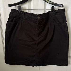 EUC Croft & Barrow black skort
